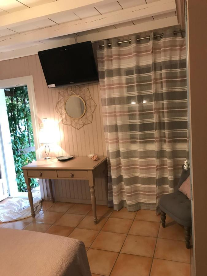 Logis Hotel Restaurant Hostellerie De La Tour Фонтвілль Екстер'єр фото